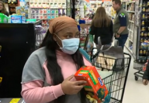 Seahawks Players Surprise Grocery Shoppers