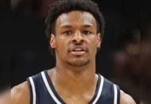 Bronny James Looking At The Ducks