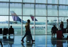 FAA Workers Grapple With Possible Shutdown Deal As Officials Try To Navigate Upcoming Holiday Travel Rush