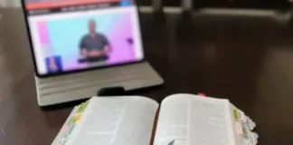 Faith Without Screens? Churches Reconsider Livestream Worship