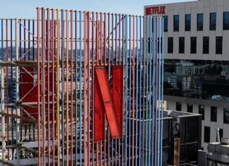 Warner Bros. Discovery Backs Netflix Merger While Reopening Paramount Talks