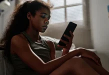 12-Year-Olds With Smartphones Are More Likely To Develop Eating Disorders By 14