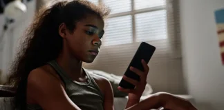 12-Year-Olds With Smartphones Are More Likely To Develop Eating Disorders By 14